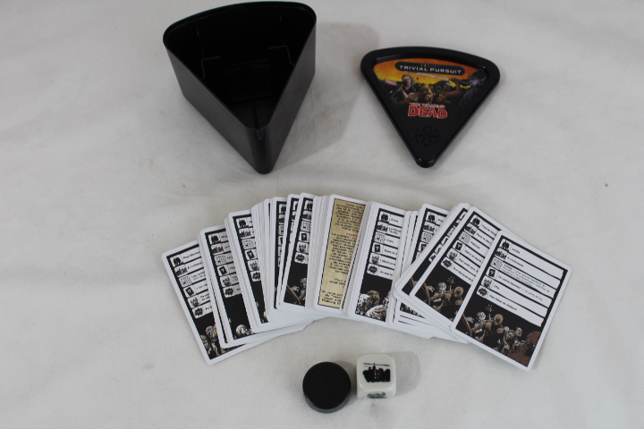 Jeux Winning Moves Trivial Pursuit The Walking Dead(s) - Très bon état - Photo 4